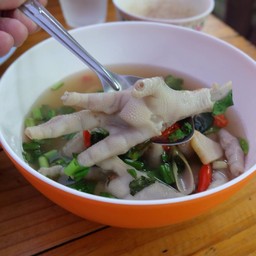 ตีนอวบๆ