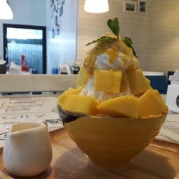 Snow House Cafe & Restaurant