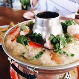 ไข่ตุ๋นฟูนุ่ม โรยหน้าด้วยกุ้งไส้อัดแน่นไปด้วยปูอัด หมูสับ วุ้นเส้น อร่อยมาก
