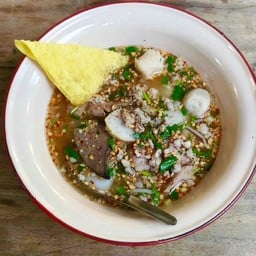 ผัดไทยใบตอง เจ๊อี๊ด