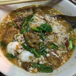 ก๋วยเตี๋ยวหมูคุณย่า แยกวัดม่วง
