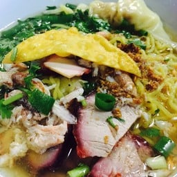 บะหมี่เกี๊ยวปู ป้าไก่เดือยทอง