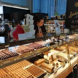 Sprüngli Geneva airport