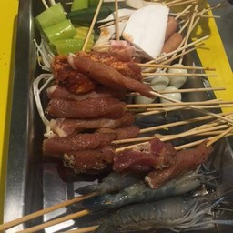 อาหารเสียบไม้ไว้สวยงามหยิบเอาเลยจร้า 