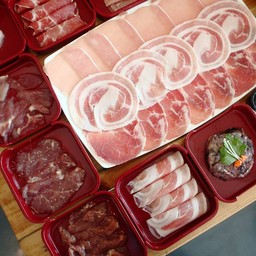 กองทัพหมูมารอลงหม้อแล้วฮับ ^^