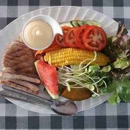 สลัดหมูย่าง