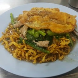 ราดหน้ายอดผักเอมไพน์ บางผลัด