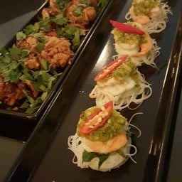 กุ้งติดอวน ราดน้ำยำเผ็ดเปรี้ยว ทำออกมาได้ดี