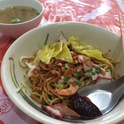อันนี้พร้อมกับน้ำซุปกุ้ง