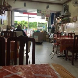 บรรยากาศภายในร้าน ร้านไม่ใหญ่มาก เรามาตอนหกโมงเย็น คนว่างมากกกกก