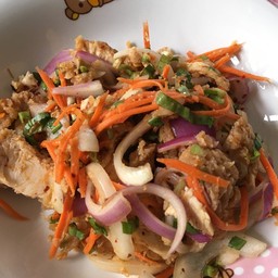 ยำไก่ทอด