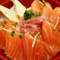 อร่อยทั้งปลาทั้งข้าว เป็นการกินที่ฟินพอๆกับที่ญี่ปุ่น ราคาก็เช่นกัน