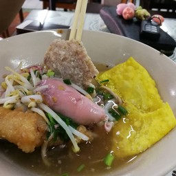 ก๋วยเตี๋ยวปลาหมึกเฮียหมู