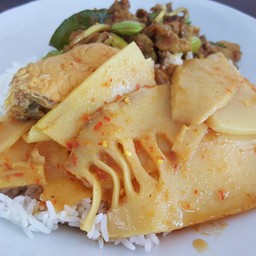 แกงส้มหน่อไม้ดอง 