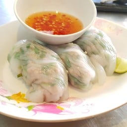 แป้งบาง นุ่ม ละลาย หมูสับแน่นๆ น้ำจิ้มเผ็ดนิดๆ หวานหน่อยๆ