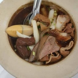 ก๋วยจั๊บดำเนินสะดวก The Platinum Fashion Mall