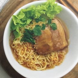 บะหมี่ซี่โครงหมูอบตงก่วน