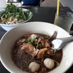 ก๋วยเตี๋ยวเรือท่าหลวง