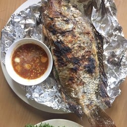 ปลาเผา ส้มตำ