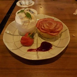 จานนี้ตกแต่งสวยมากกก