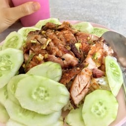 ข้าวมันไก่ ไก่ย่าง ไก่ทอด ปลาทอด หอ5ชาย มช.