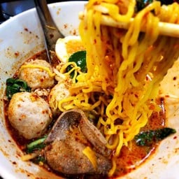 ก๋วยเตี๋ยวต้มยำกุ้งมะนาวไข่หวาน พะเนียง