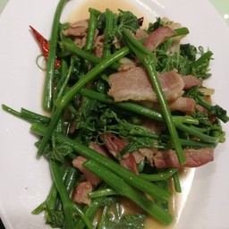 ยอดมะระผัดเบคอน