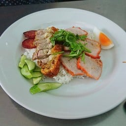 ข้าวหมูแดงหมูกรอบ (ธรรมดา)
