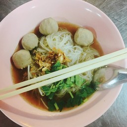 ลูกชิ้นเนื้อ เมืองนนท์ ประตูเมืองกาญจน์