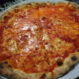 พิซซ่าเค้ารสชาติดีมากๆค่ะ 300 บาท