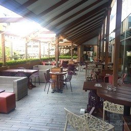 ที่นั่งริมแม่น้ำ