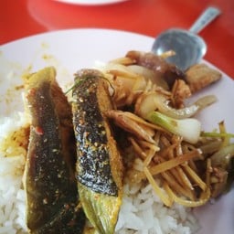 ข้าวแกงแม่ปราณี