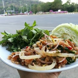 ดั่งต้องมนต์ ส้มตำ-ยำแหนม