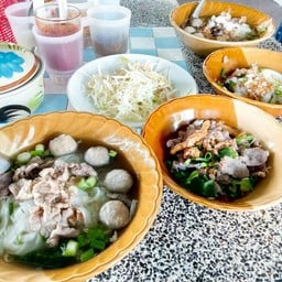 ก๋วยเตี๋ยวท่าล้อ ลำปาง