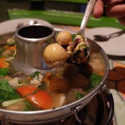 ต้มยำพวงไข่