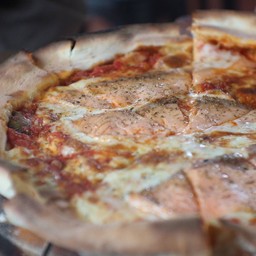 พิซซ่าแซลมอน