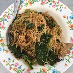 เส้นหมี่ผัดซี่อิ้วหอมอร่อยสุดยอด