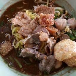ร้านก๋วยเตี๋ยวเรืออนุสาวรีย์ชัยฯ บ้านฝายแก