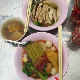 เส้นเล็กแห้งไก่มะระผักบุ้ง กะ เล็กโฟต้มยำน้ำขลุกขลิก🤔😁😬