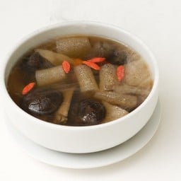 เห็ดหอมตุ๋นเม็ดเก๋ากี๊