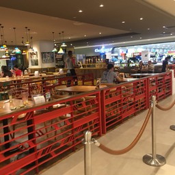 เรามากินตอนค่ำพอสมควร ร้านจะปิดแล้ว ถ้ามาศุกร์-อาทิตย์ คนจะเยอะ