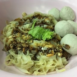 ก๋วยเตี๋ยวน้ำใสลูกชิ้นหมู-เนื้อ