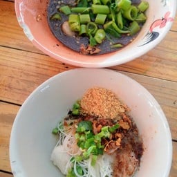 ก๋วยเตี๋ยวเรือ. ป.ประทีบ ตลาดจินดา