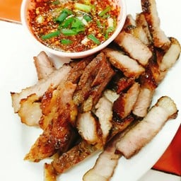 บัวแดงลาบก้อย