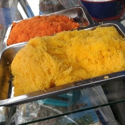 ขนมเบื้องหน้าตลาดสดสันกำแพง