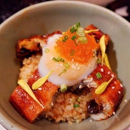 ข้าวผัดกระเทียมอูนางิไข่ออนเซน