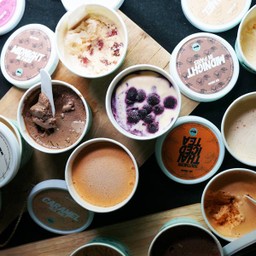 อร่อยหมดทุกรส homemade ice cream OVER THE MOON 