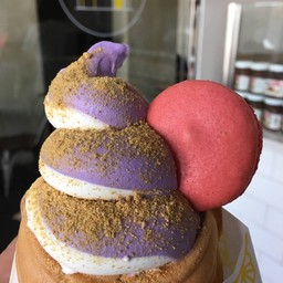 Somi Somi Soft Serve&Taiyaki Wilshire Blvd.