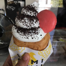 Somi Somi Soft Serve&Taiyaki Wilshire Blvd.