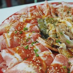 โอ๊ยอันนี้ก็ฟิน สำหรับคนชอบปิ้งย่าง เซตนี้ 399.- ทานได้ 3 คน มี 2 แบบ 299-399.-